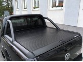 Крышка Mountain Top для Volkswagen Amarok "TOP ROLL", цвет черный c защитной дугой, изображение 2